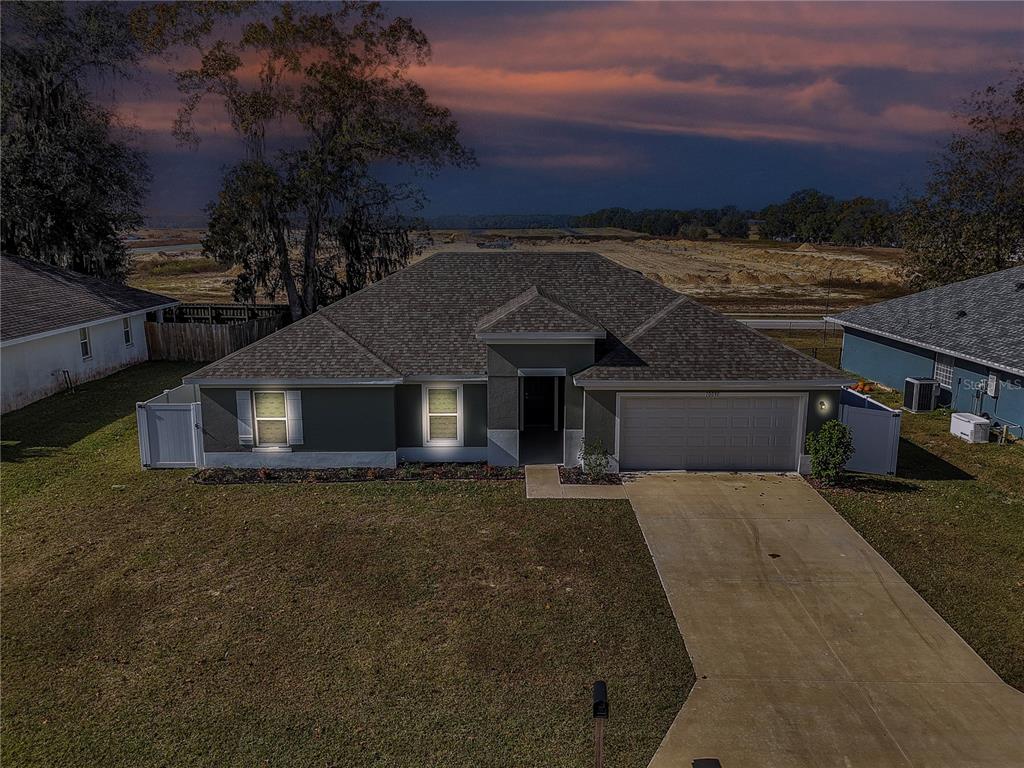 10090 Southeast 67th Terrace Belleview, FL 34420 - Photo 2 of 40 front view of a house with a yard