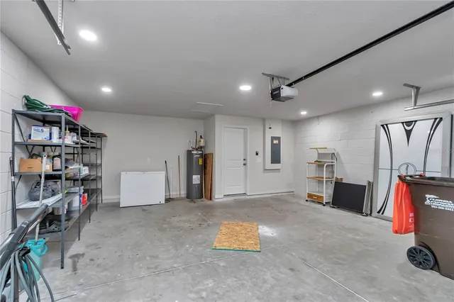 a view of livingroom with furniture