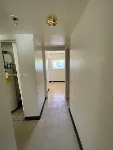 a view of entryway with window