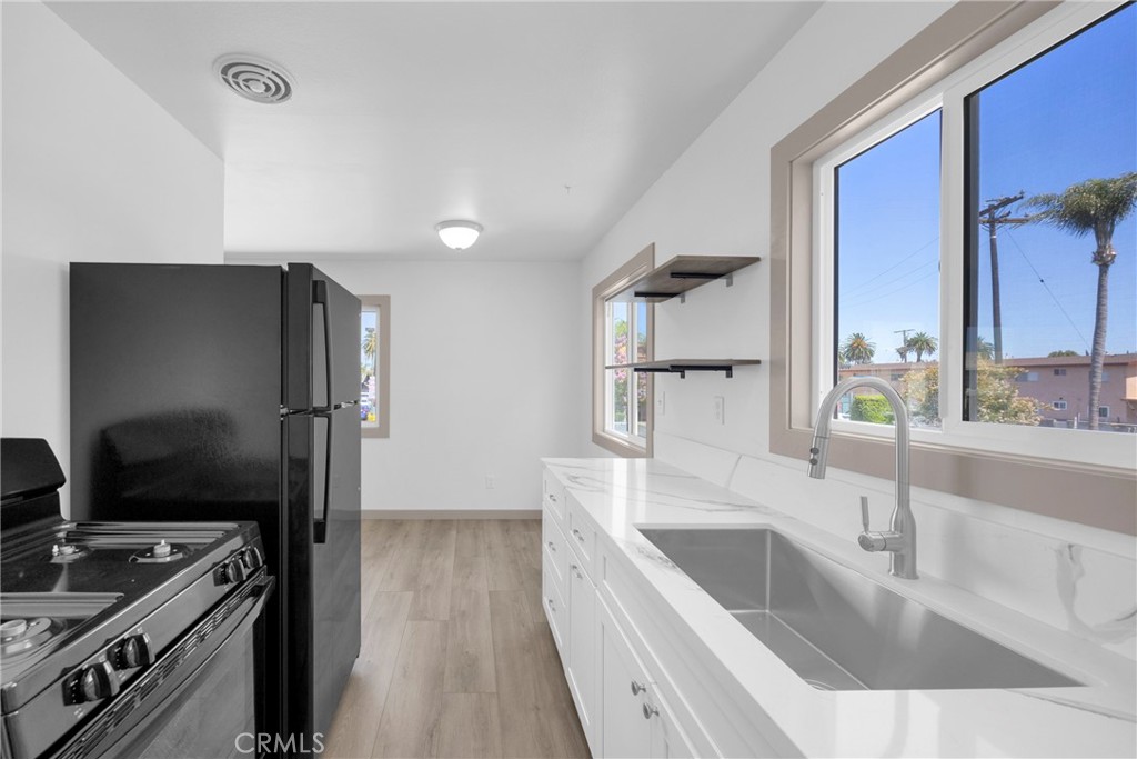 925 Cherry Long Beach, CA 90813 - Photo 10 of 21