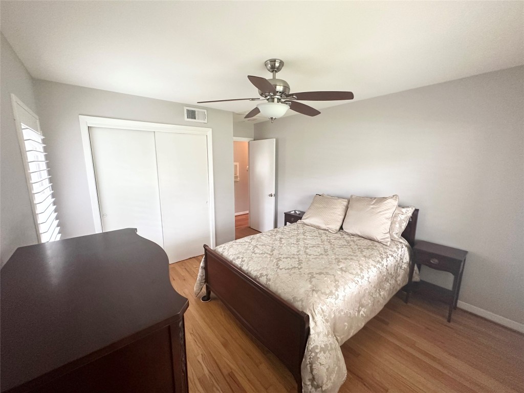 2123 Ridgecrest Drive Houston, TX 77055 - Photo 18 of 38 a bed sitting in a bedroom next to a window