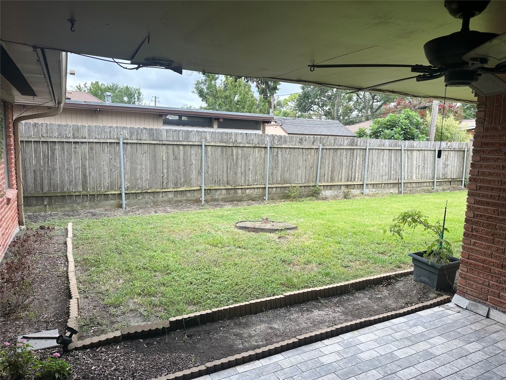 2123 Ridgecrest Drive Houston, TX 77055 - Photo 23 of 38 a view of a back yard from a balcony