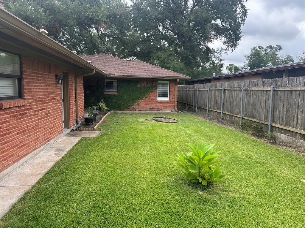 2123 Ridgecrest Drive Houston, TX 77055 - Photo 24 of 38 a view of a backyard with a small cabin and chair
