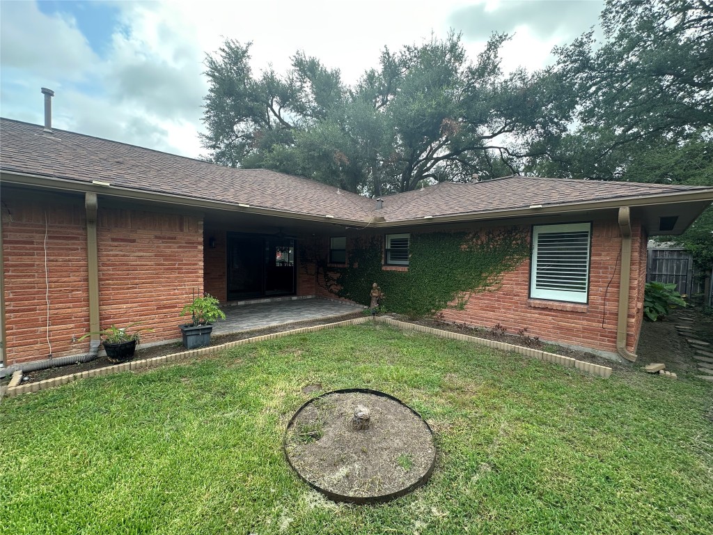 2123 Ridgecrest Drive Houston, TX 77055 - Photo 27 of 38 a view of a house with a backyard