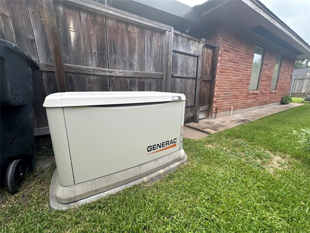 2123 Ridgecrest Drive Houston, TX 77055 - Photo 35 of 38 a view of a back yard