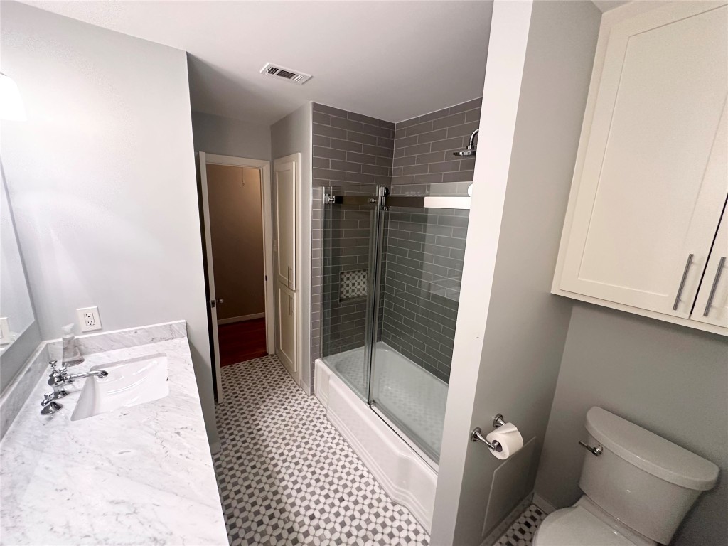 2123 Ridgecrest Drive Houston, TX 77055 - Photo 38 of 38 a bathroom with a sink and toilet