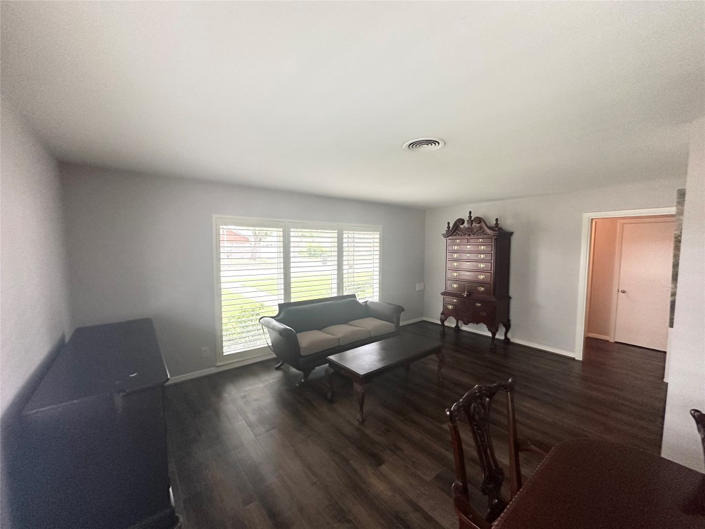 2123 Ridgecrest Drive Houston, TX 77055 - Photo 10 of 38 a living room with furniture and wooden floor