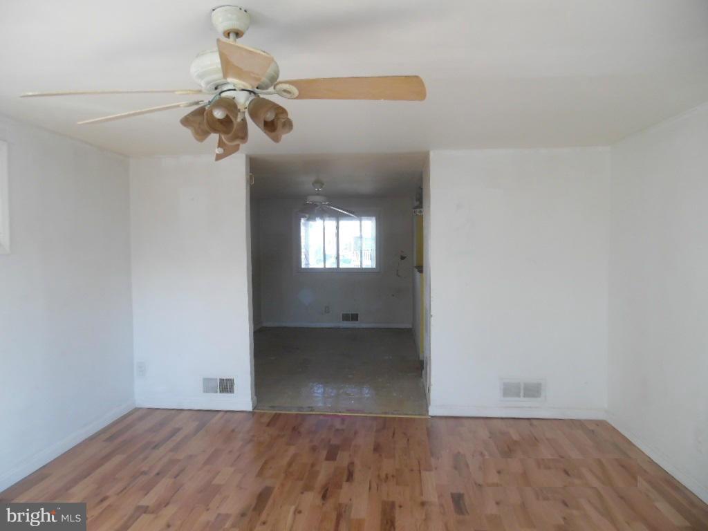 7810 Kentley Road Baltimore, MD 21222 - Photo 3 of 13 Living Room