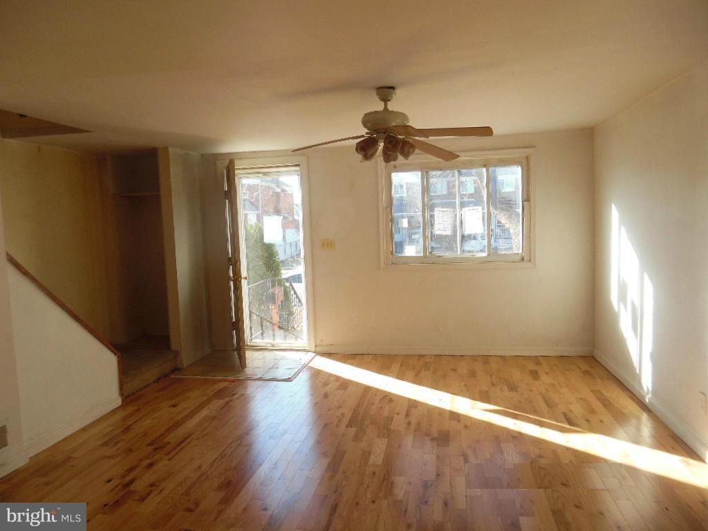 7810 Kentley Road Baltimore, MD 21222 - Photo 4 of 13 Living Room