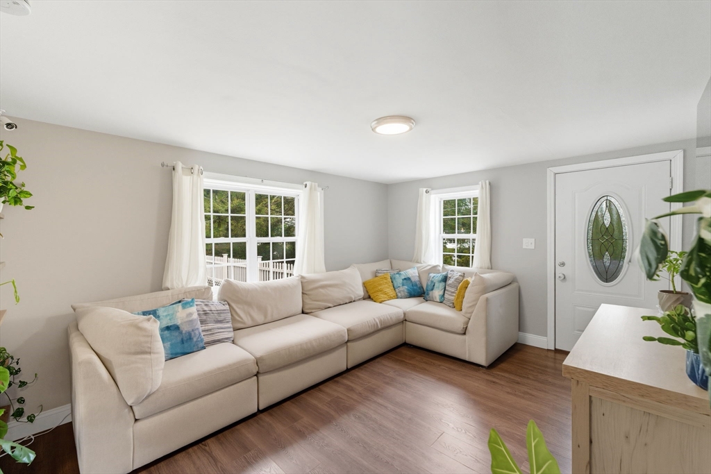 37 Inwood Road Auburn, MA 01501 - Photo 4 of 40 Gallery Image 4