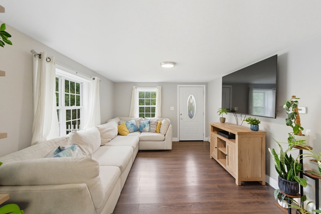 37 Inwood Road Auburn, MA 01501 - Photo 5 of 40 Gallery Image 5