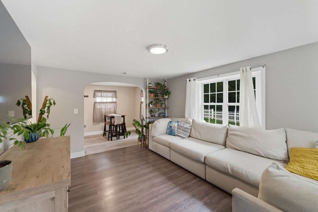 37 Inwood Road Auburn, MA 01501 - Photo 6 of 40 Gallery Image 6