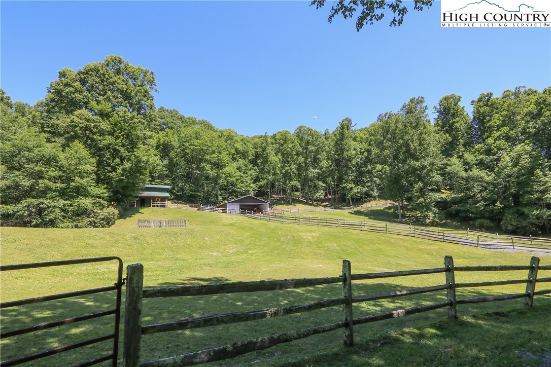 136 Sunburst Lane Boone, NC 28607 - Photo 10 of 47 Gallery Image 10