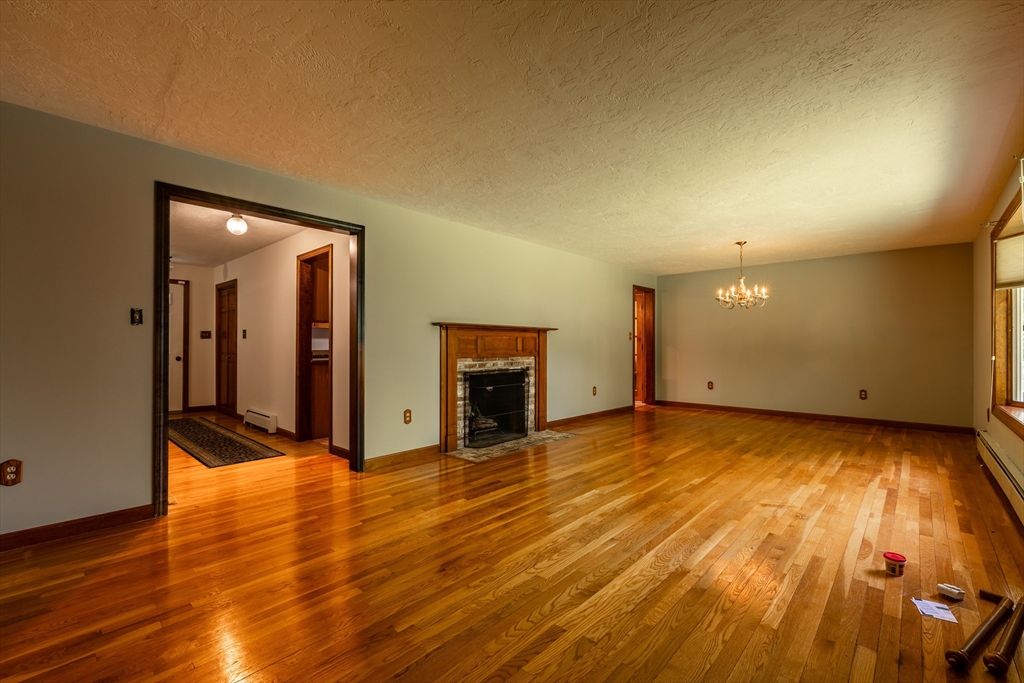322 Spring Street Shrewsbury, MA 01545 - Photo 6 of 26