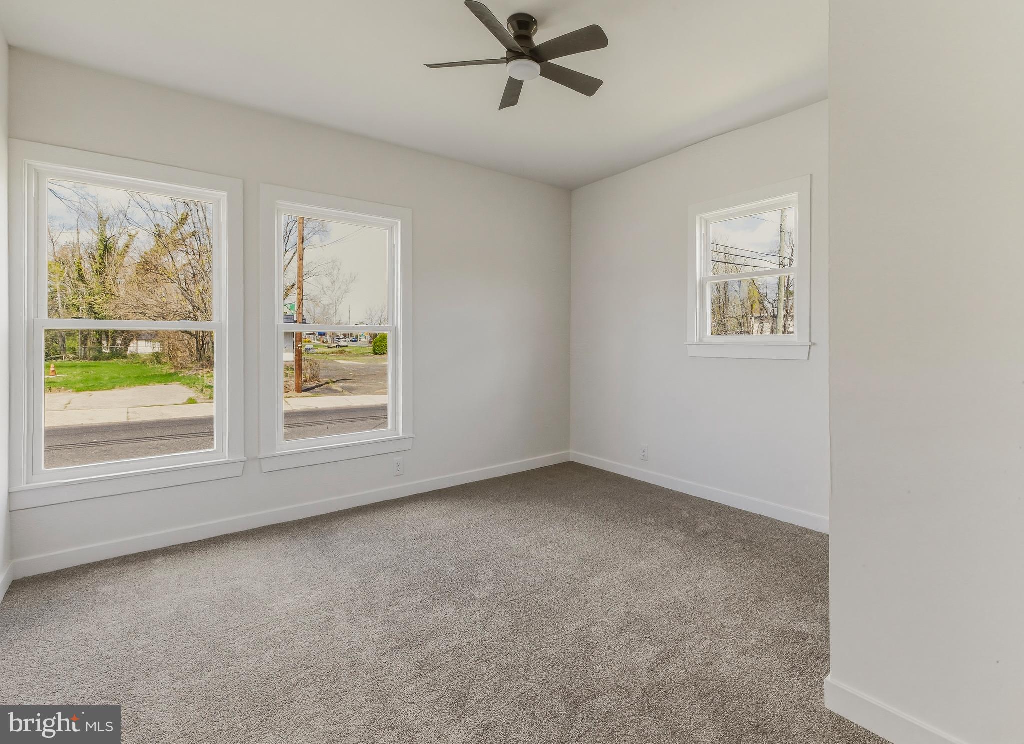 110 Washington Avenue Williamstown, NJ 08094 - Photo 20 of 32 an empty room with a window