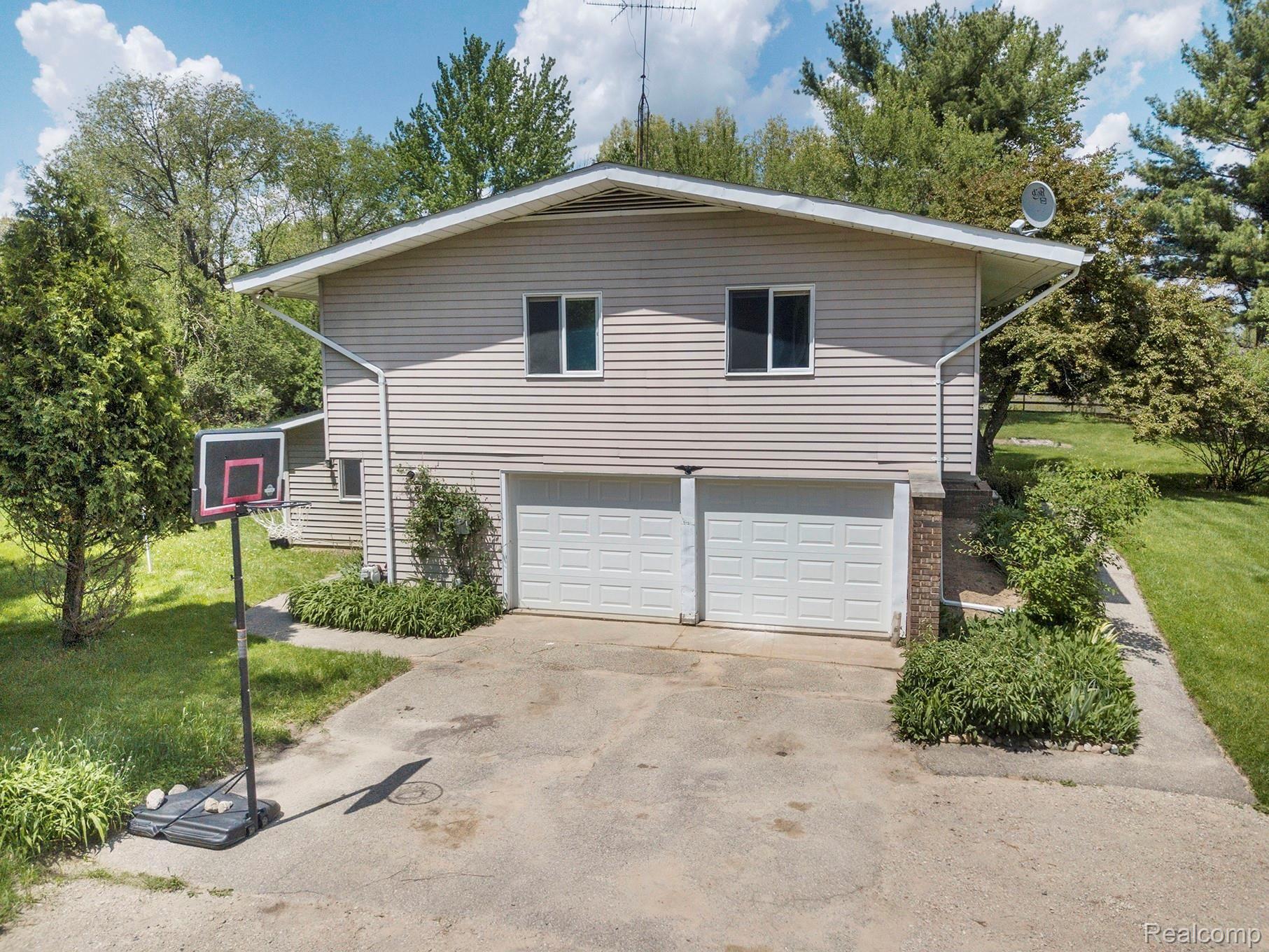 800 Sleaford Road Howell, MI 48843 - Photo 27 of 29 2 car attached garage
