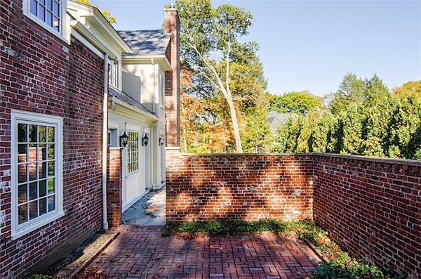 42 Laurel Road Brookline, MA 02467 - Photo 3 of 24