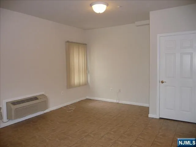 $1,750 | 24 South William Street, Unit 402, Bergenfield, NJ 07621