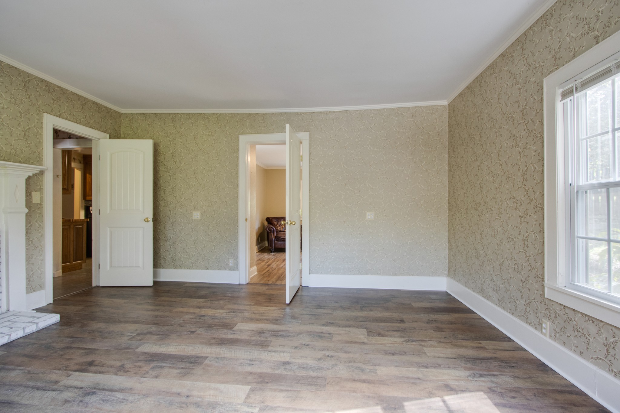 274 Hiwassee Road Lebanon, TN 37087 - Photo 9 of 44 an empty room with windows and closet