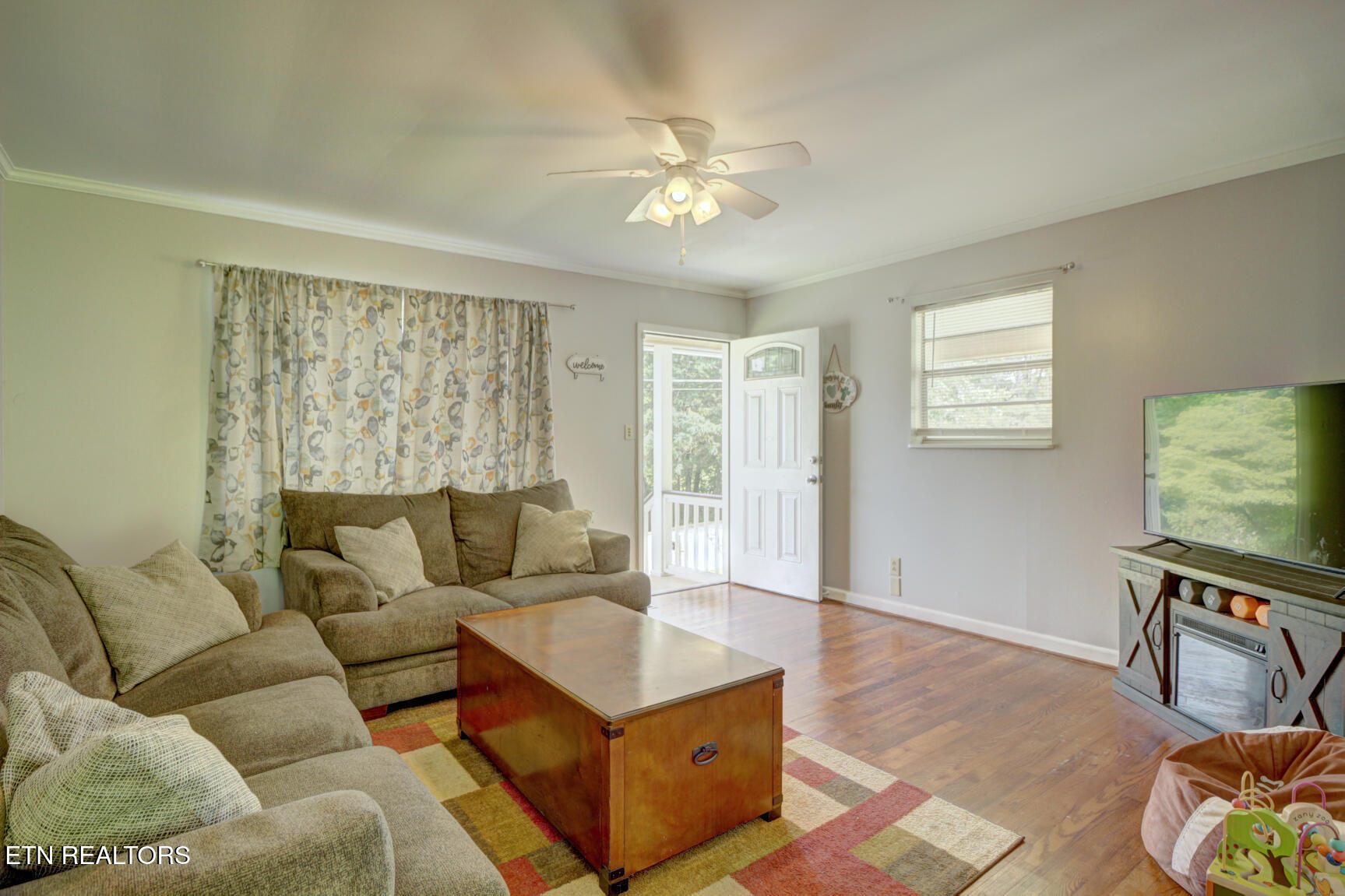 809 Topoca Trail Athens, TN 37303 - Photo 6 of 25 FamilyRoom2b