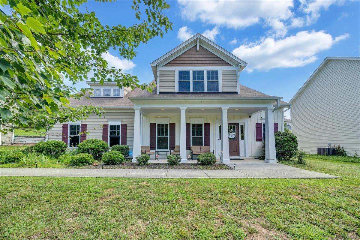 6233 Roselawn Road Roanoke, VA 24018 - Photo 1 of 35 Front