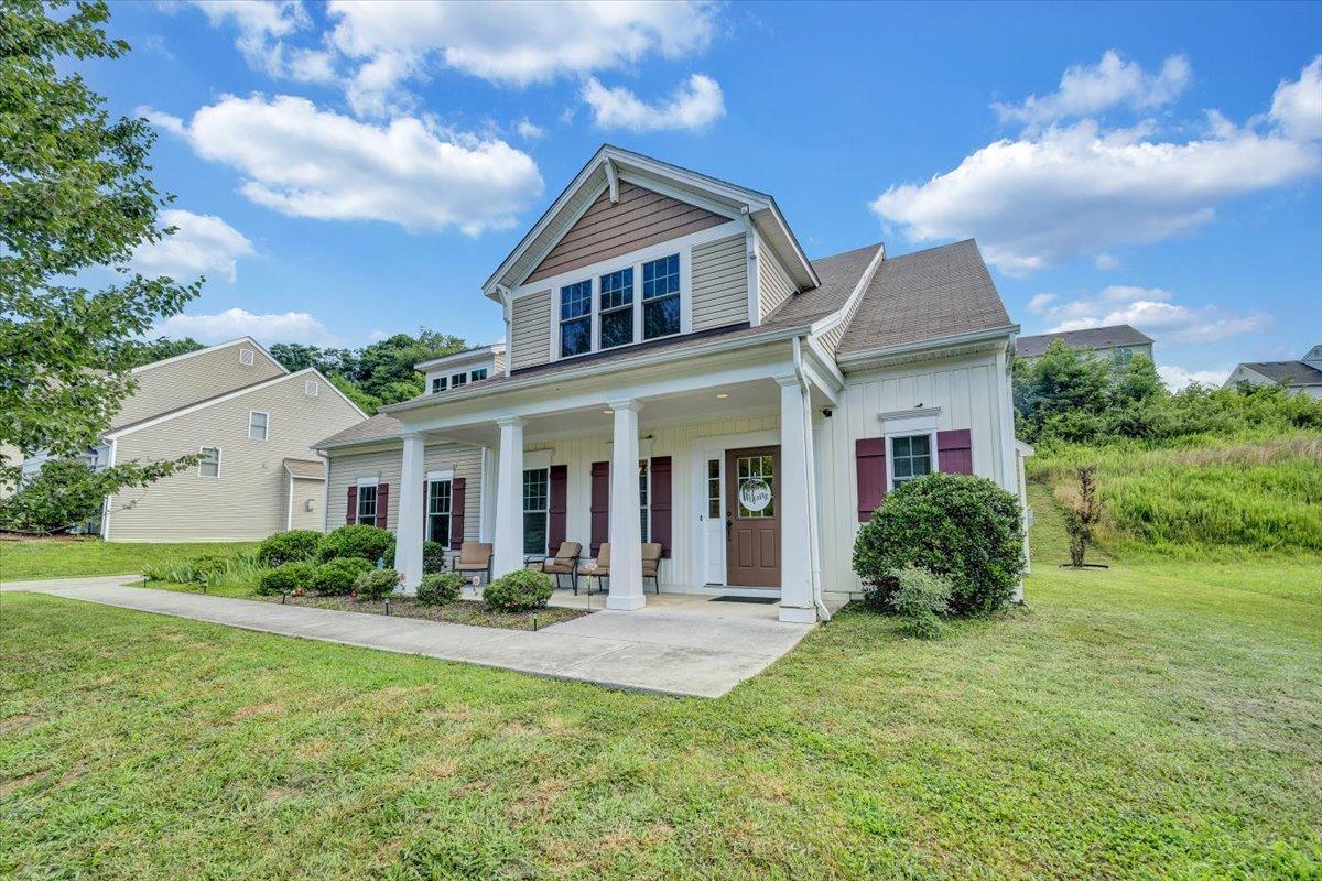 6233 Roselawn Road Roanoke, VA 24018 - Photo 2 of 35 Front