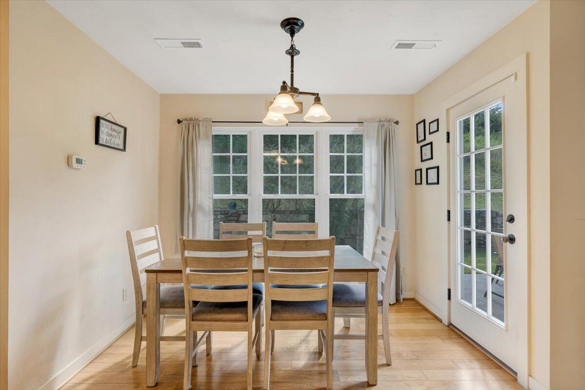 6233 Roselawn Road Roanoke, VA 24018 - Photo 17 of 35 Dining Area