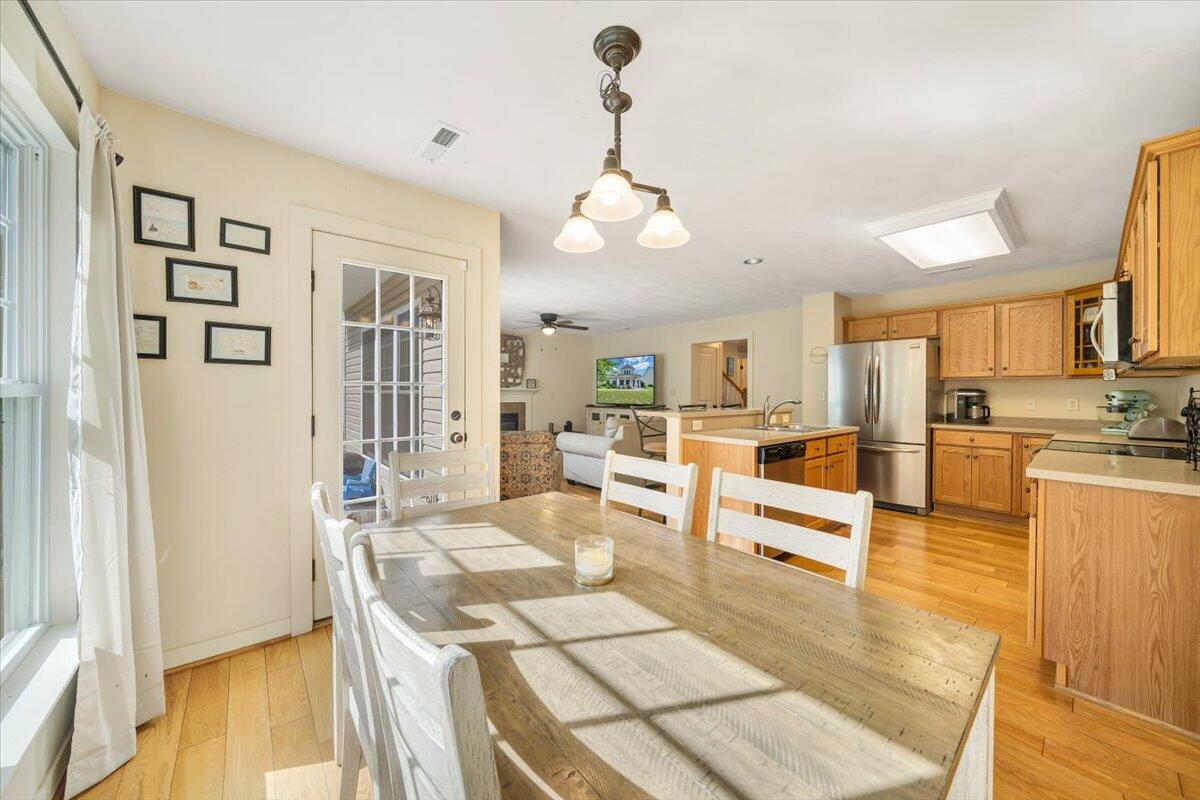 6233 Roselawn Road Roanoke, VA 24018 - Photo 18 of 35 Dining Area