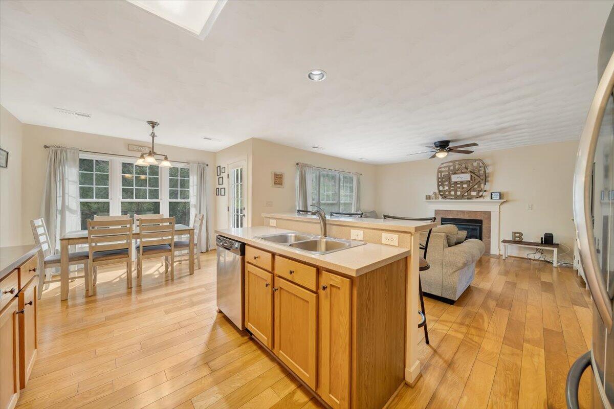 6233 Roselawn Road Roanoke, VA 24018 - Photo 19 of 35 Kitchen