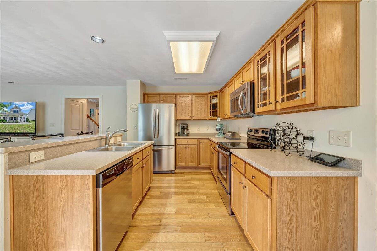 6233 Roselawn Road Roanoke, VA 24018 - Photo 21 of 35 Kitchen