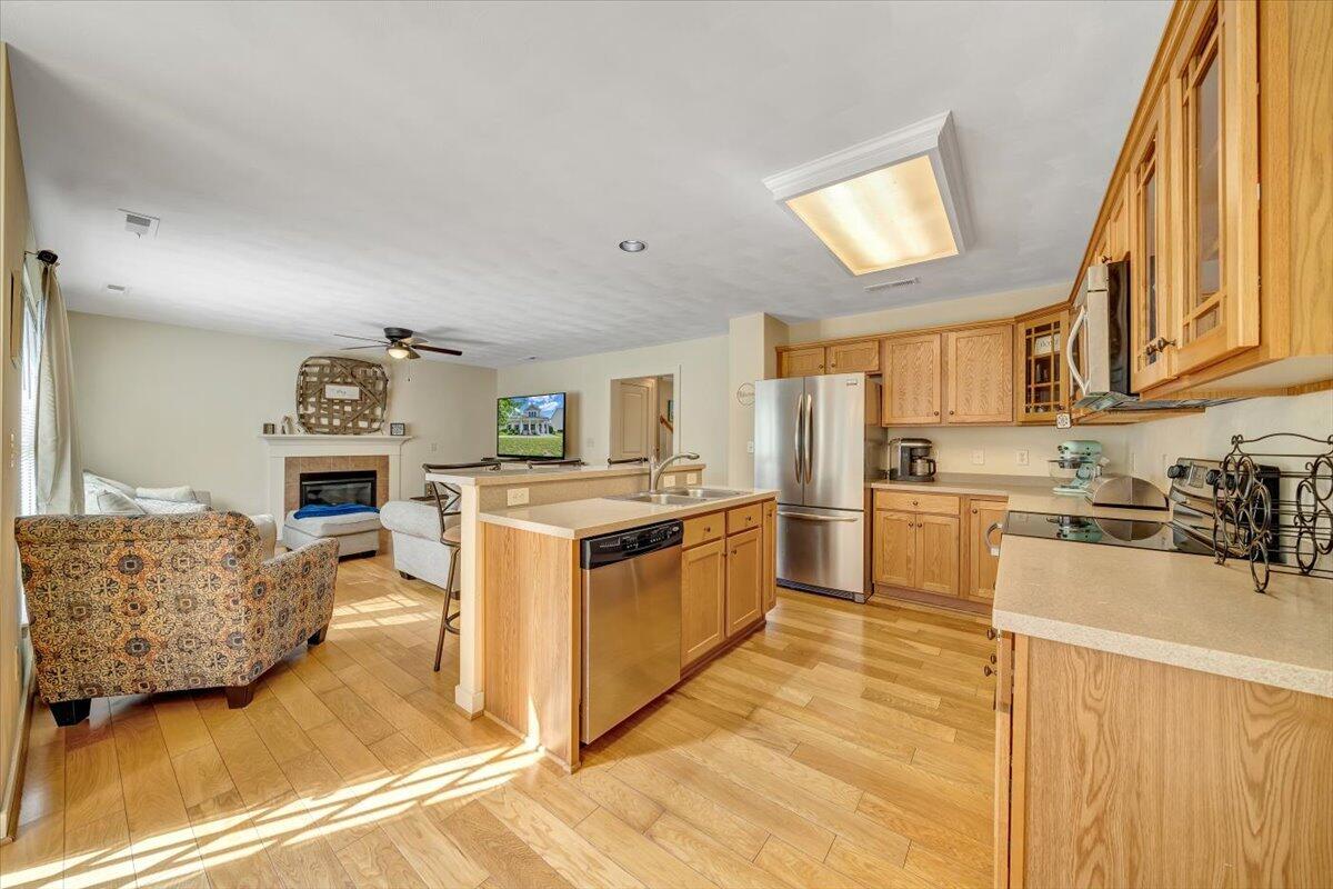 6233 Roselawn Road Roanoke, VA 24018 - Photo 22 of 35 Kitchen