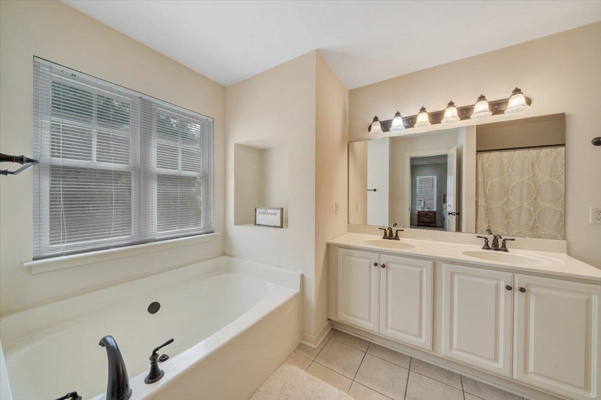 6233 Roselawn Road Roanoke, VA 24018 - Photo 26 of 35 Bathroom 1