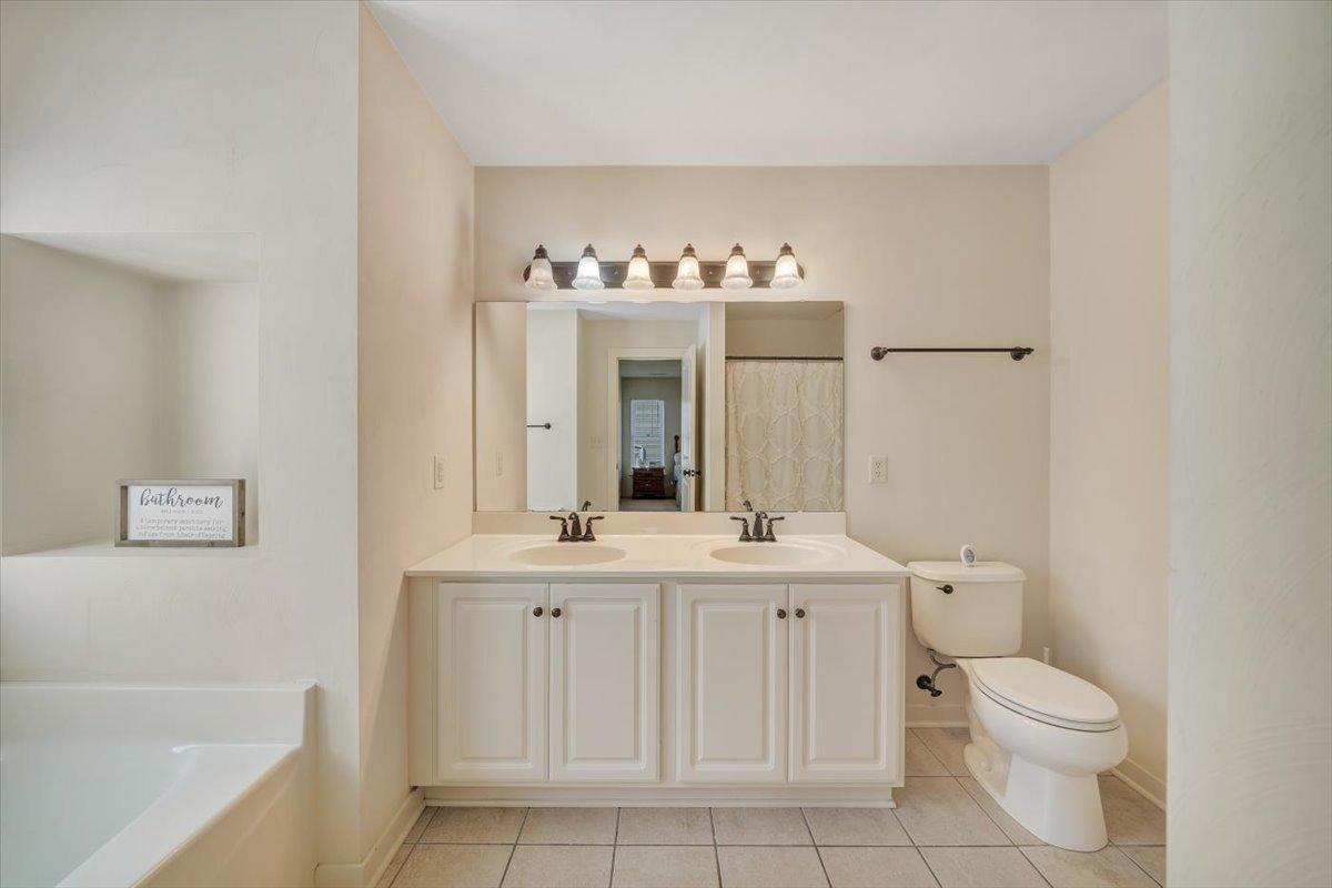 6233 Roselawn Road Roanoke, VA 24018 - Photo 27 of 35 Bathroom 1