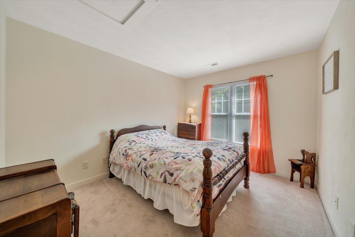 6233 Roselawn Road Roanoke, VA 24018 - Photo 28 of 35 Bedroom 2