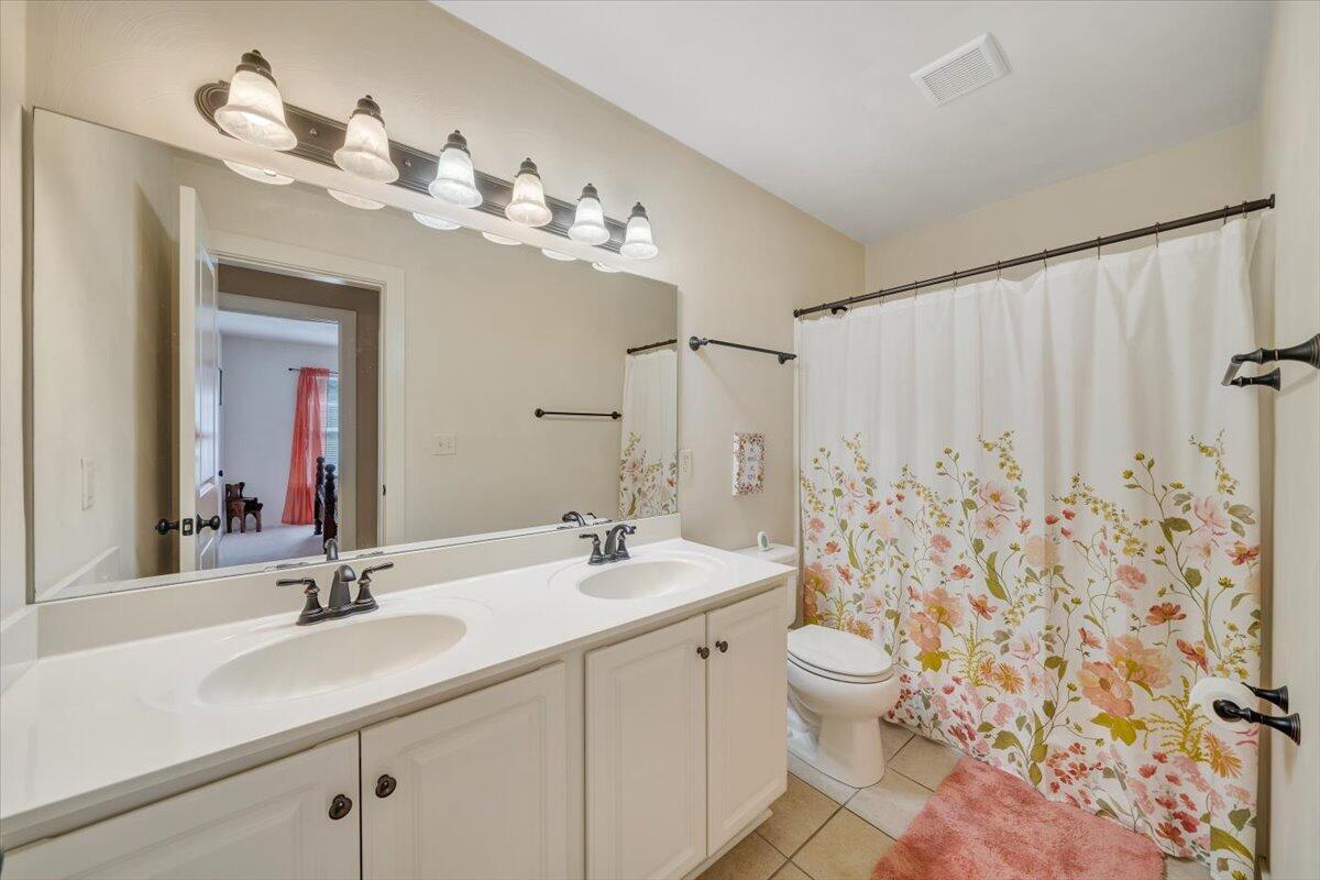 6233 Roselawn Road Roanoke, VA 24018 - Photo 31 of 35 Bathroom 2