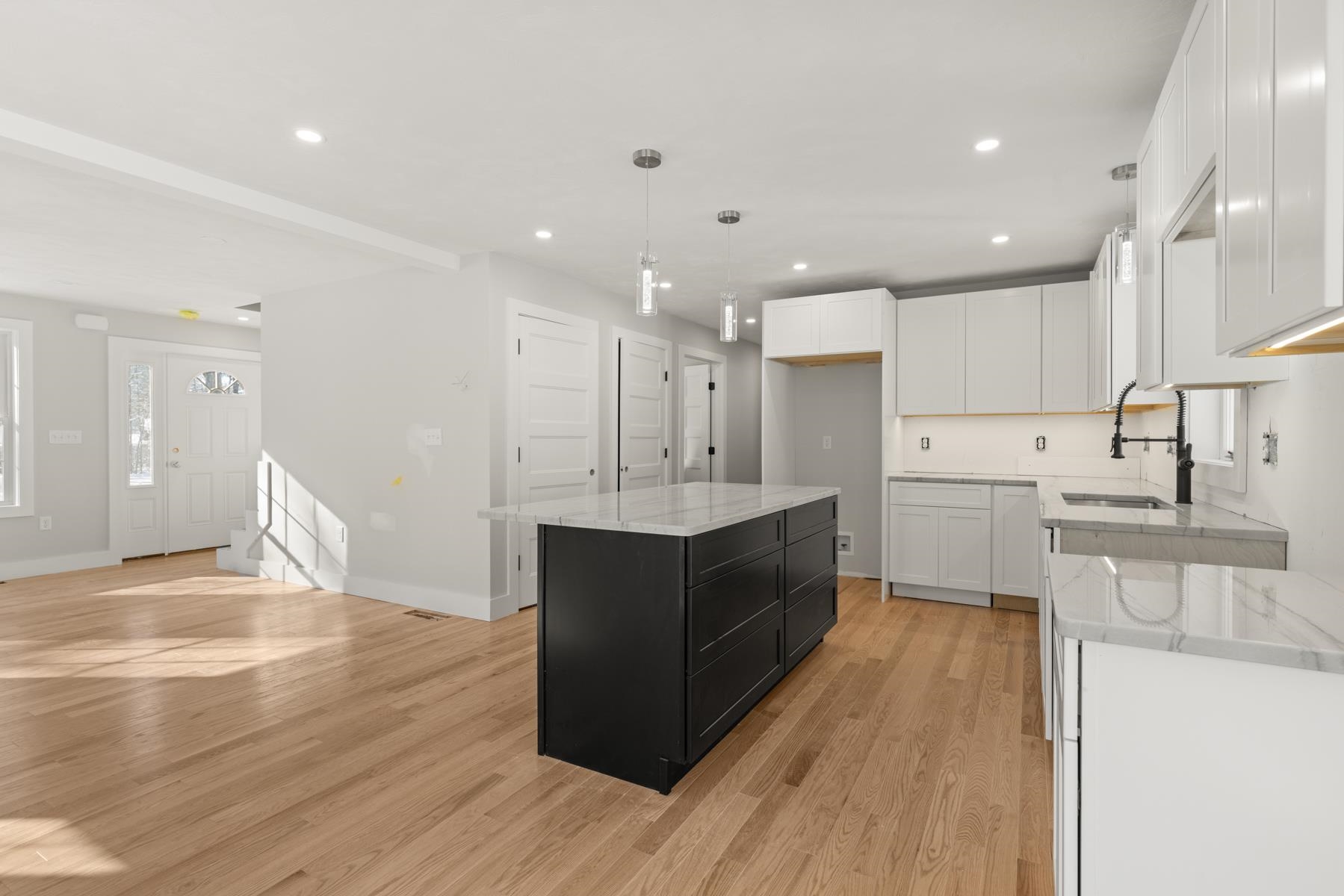 12 Peaslee Road Rochester, NH 03867 - Photo 3 of 32