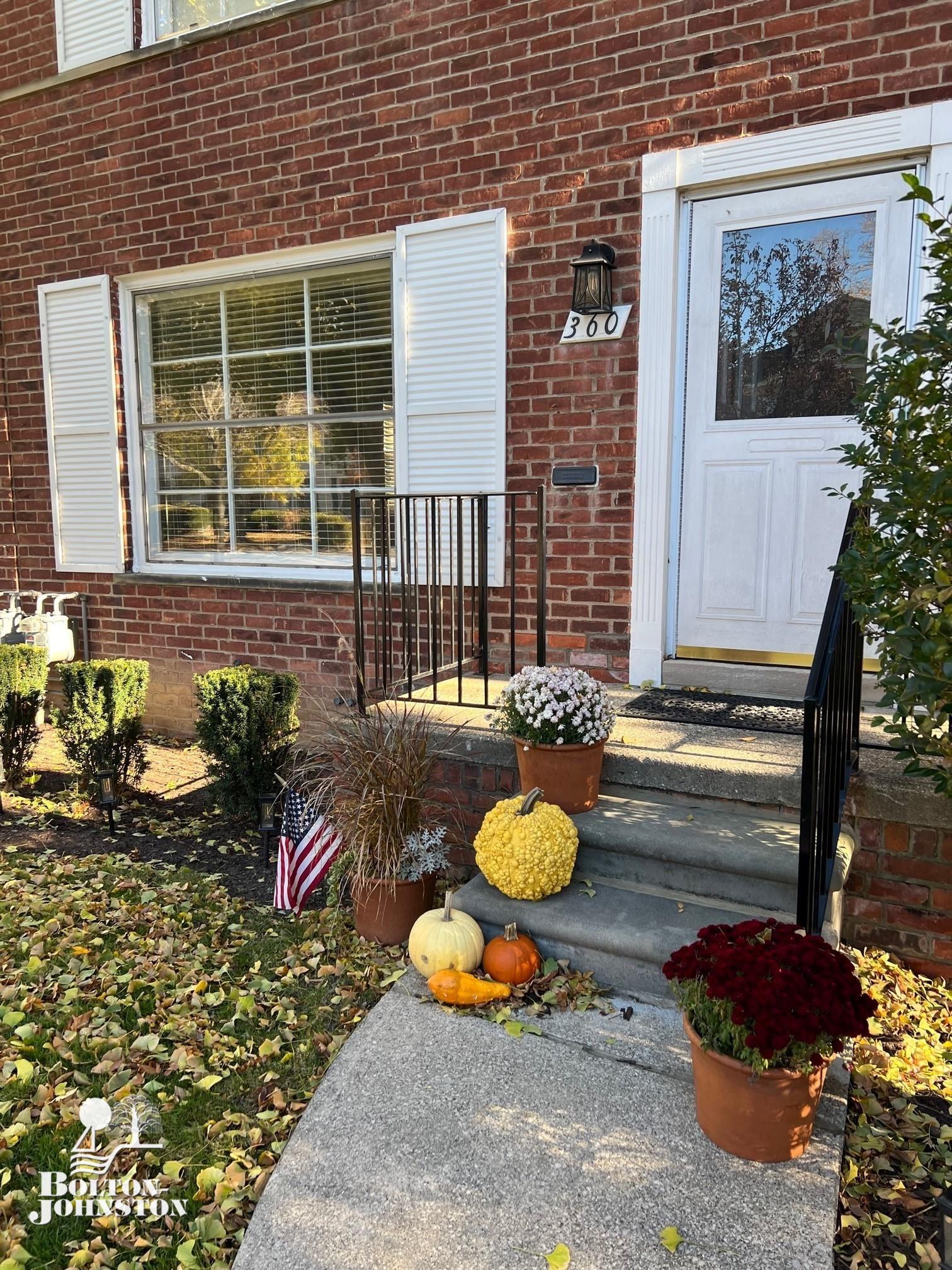 360 Rivard Boulevard Grosse Pointe, MI 48230 - Photo 2 of 16
