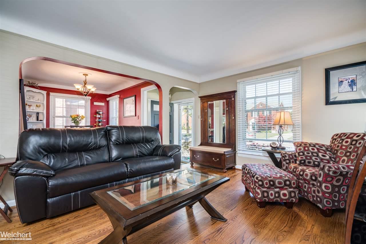 1649 Roslyn Road Grosse Pointe, MI 48236 - Photo 10 of 30 31332372-9.JPG