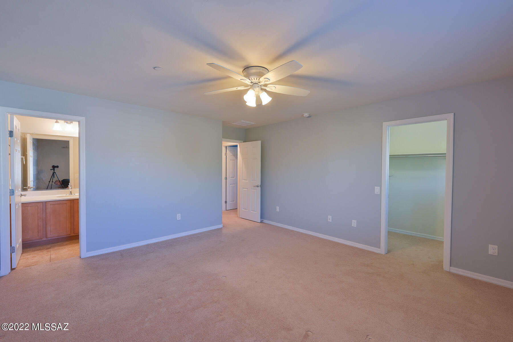 10804 East Salsabila Road Tucson, AZ 85747 - Photo 39 of 50 a view of an empty room with a window