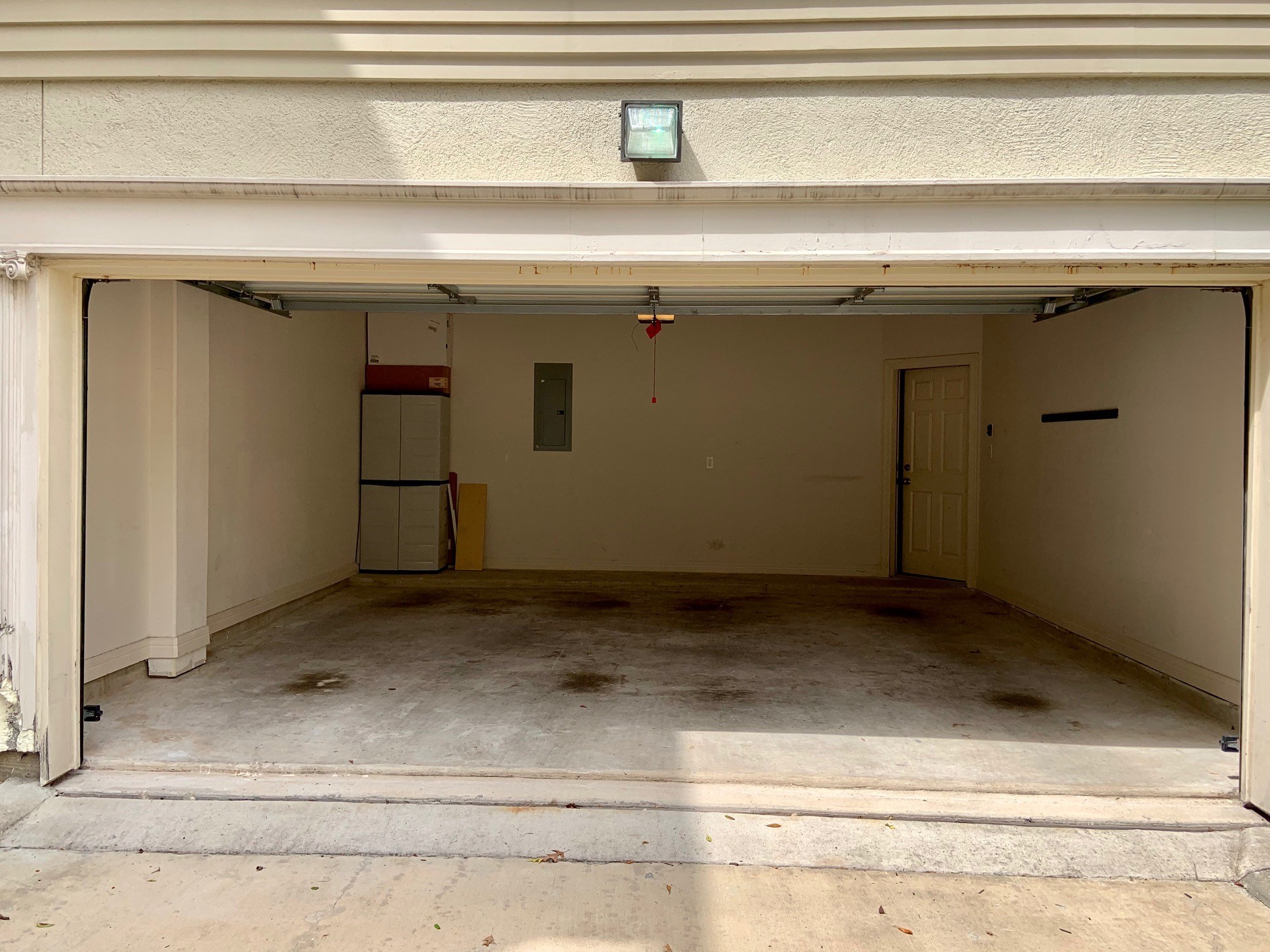 4003 Feagan Street, Unit 2 Houston, TX 77007 - Photo 22 of 25 a view of a garage