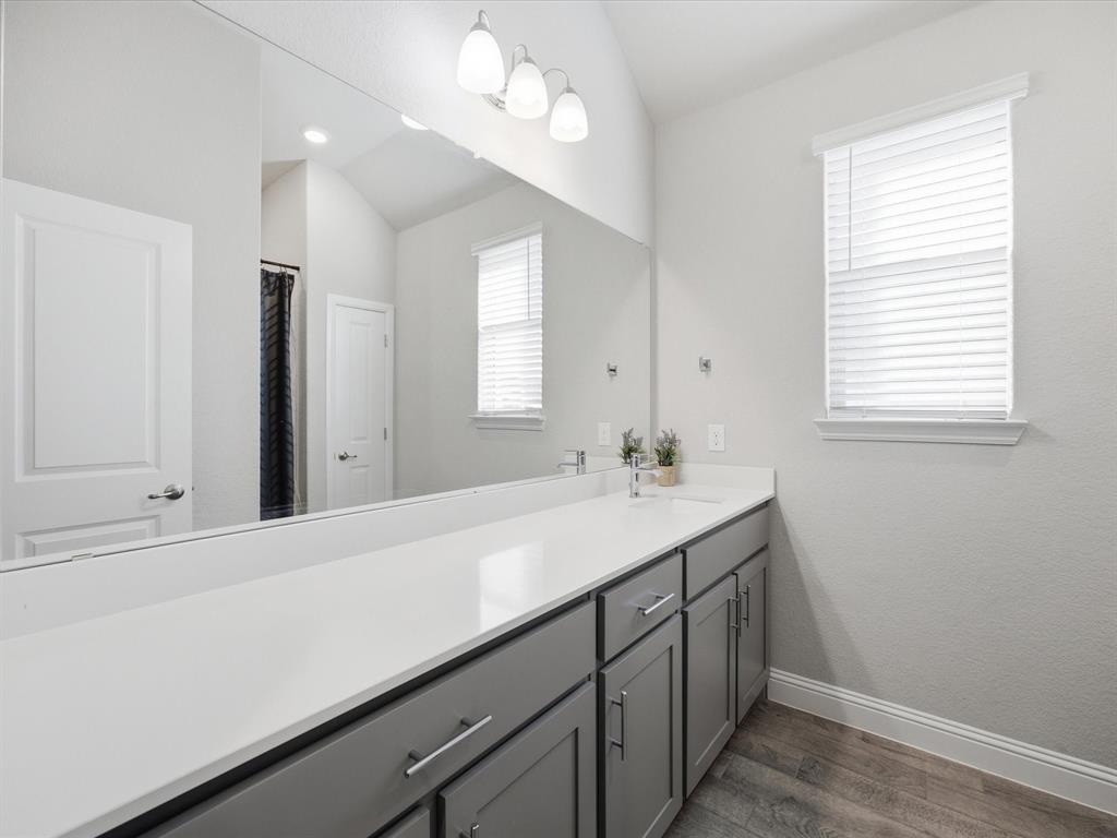 1006 Fairhaven Drive Midlothian, TX 76065 - Photo 17 of 40 Secondary Bathroom