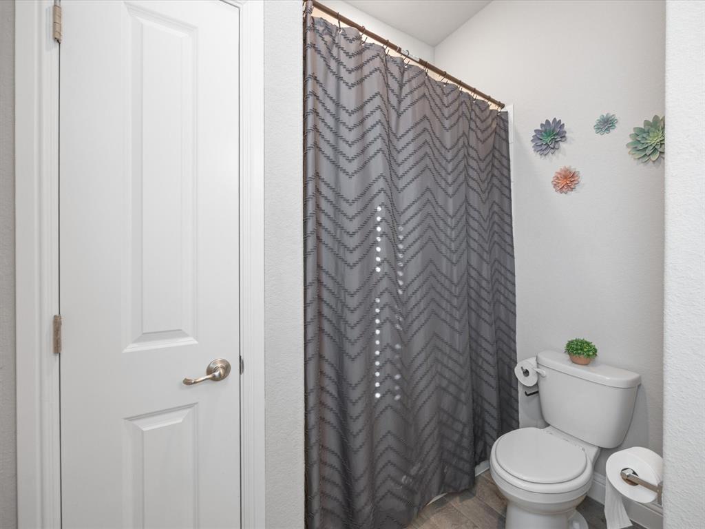 1006 Fairhaven Drive Midlothian, TX 76065 - Photo 18 of 40 Secondary Bathroom