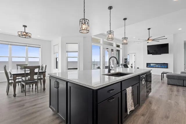 $895,000 | 1150 Bayshore Road, Brussels, WI 54204