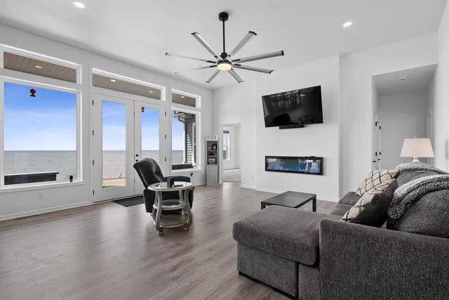 $895,000 | 1150 Bayshore Road, Brussels, WI 54204