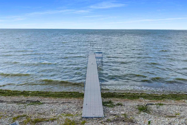 $895,000 | 1150 Bayshore Road, Brussels, WI 54204