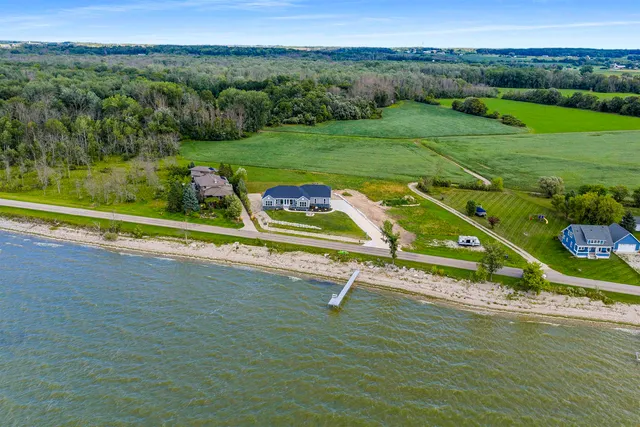 $895,000 | 1150 Bayshore Road, Brussels, WI 54204