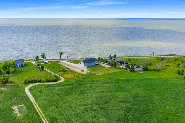 $895,000 | 1150 Bayshore Road, Brussels, WI 54204