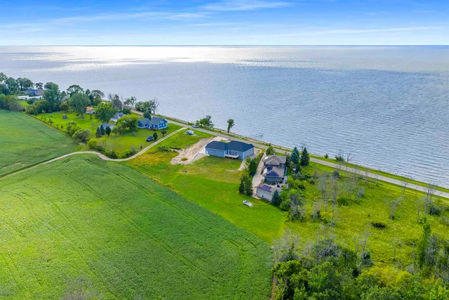$895,000 | 1150 Bayshore Road, Brussels, WI 54204