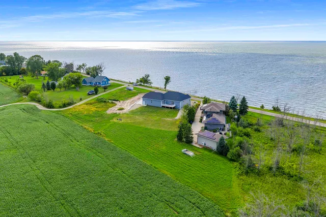 $895,000 | 1150 Bayshore Road, Brussels, WI 54204