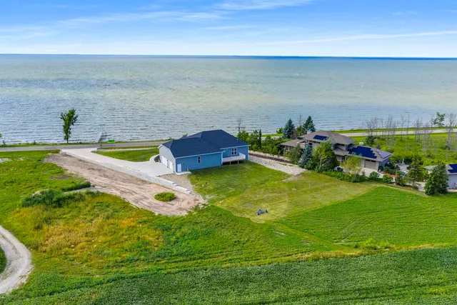 $895,000 | 1150 Bayshore Road, Brussels, WI 54204